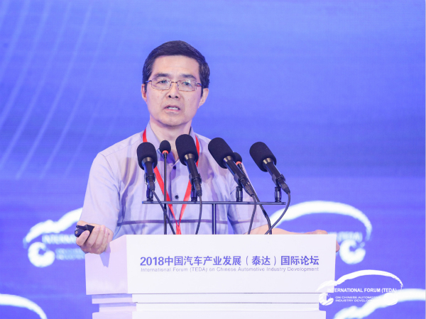 欧阳明高：政府应确立新车全面电气化的时间节点