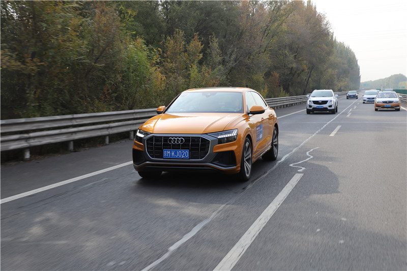 重新定义轿跑SUV——试驾奥迪Q8