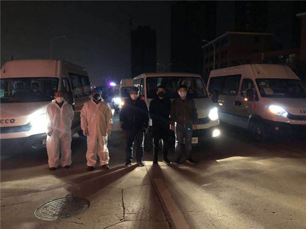 星夜兼程!14台依维柯防疫车元宵夜紧急奔赴黄冈