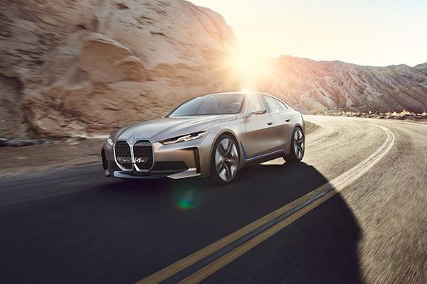 宝马首款纯电动四门轿跑BMW i4概念车全球首发