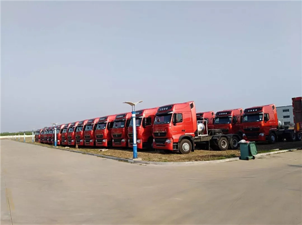 中国重汽工程车、公路用车比翼双飞