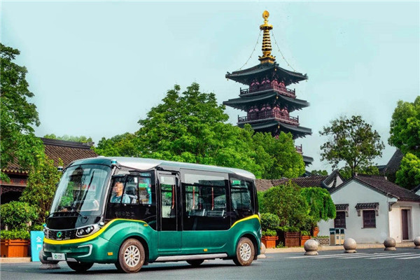 全国首批城市微循环无人小巴亮相,金旅星辰上路啦!