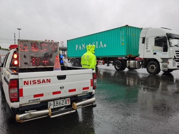 7月起上海高速公路入口治超进入常态,严厉打击货车违法超限超载