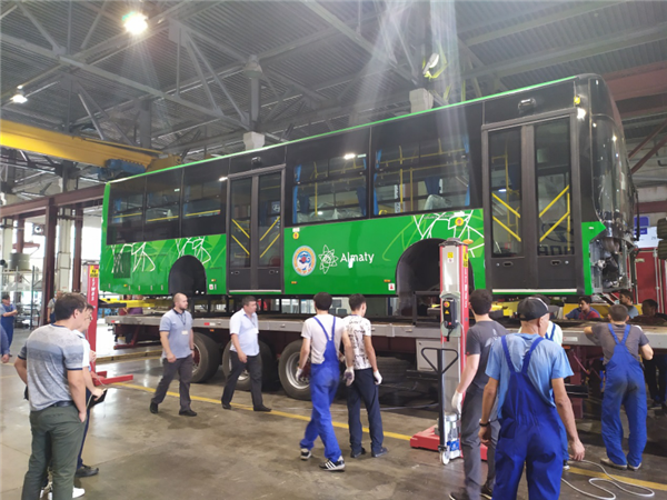 又一客车出口大单落地,150台金旅客车交付哈萨克斯坦