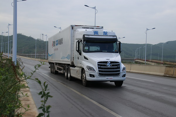 乘龙T7智能冷藏车,八千里路智与鲜