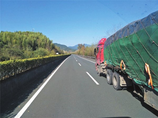 道路货运资格证现在真不用考试了?“绿通”车辆有啥要求?