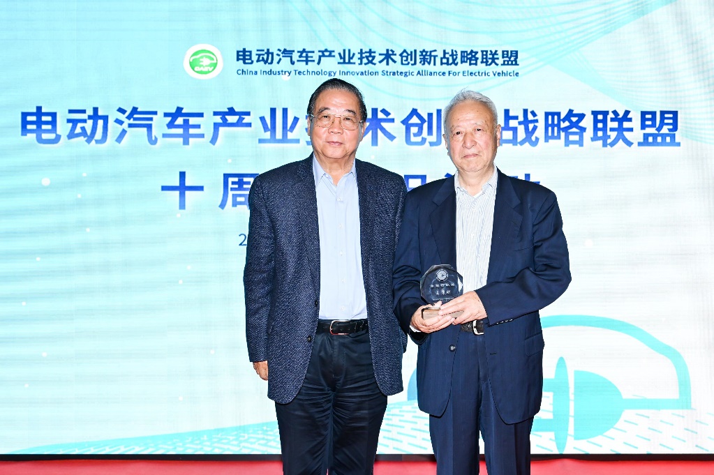 电动汽车联盟成立十周年庆祝活动在上海举办