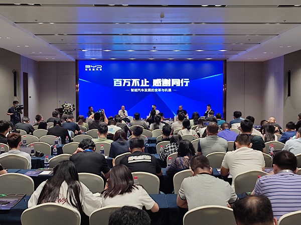 智能网联汽车为人们生活带来“第三空间”