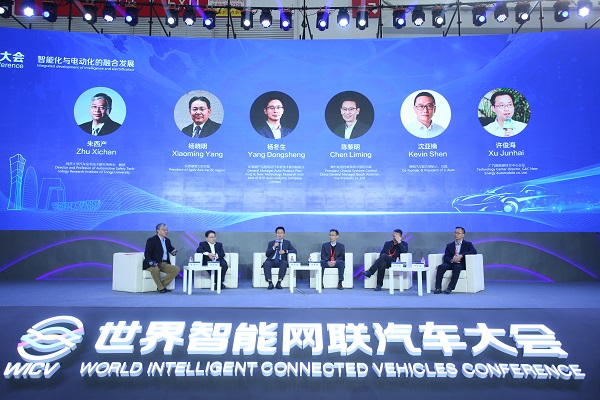 高端对话:没用电动化的智能化是空谈